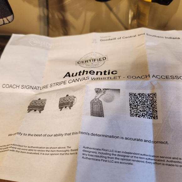 Coach Wristlet NWT COA - Picture 4 of 6